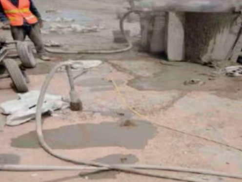 马尾水泥混凝土路面板底注浆技术 路面脱空注浆整治方案