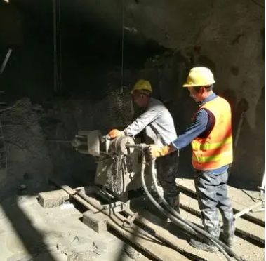 马尾水下抗分散灌浆料特点 水下不分散注浆料介绍